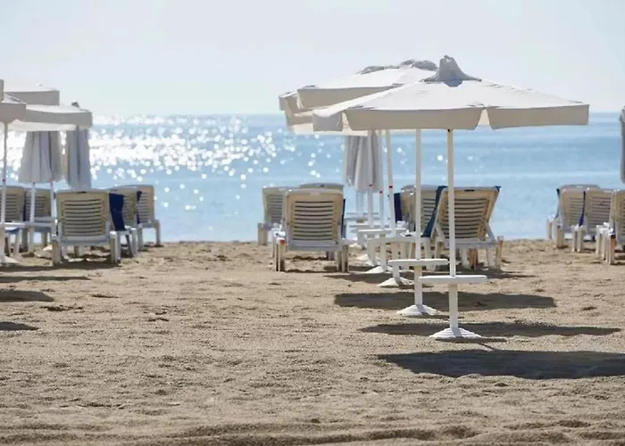 Royal Beach Apartments *