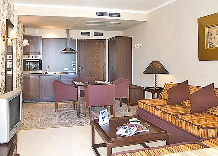 Royal Beach Apartments *